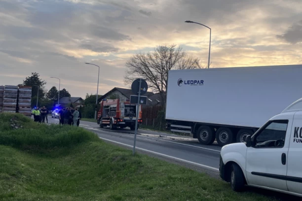 VOZIO U SUPROTNOM SMERU, PA STRADAO U DIREKTNOM SUDARU SA KAMIONOM! Detalji stravične saobraćajne nesreće kod Mihajlovca (FOTO)