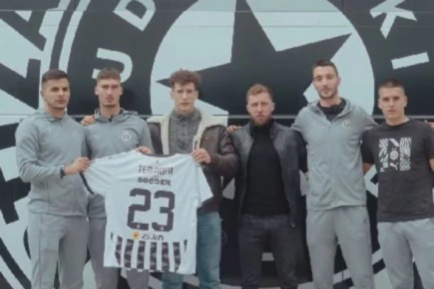 UZ TEBE UVEK SMO MI: Humanitarna akcija - licitacija dresa FK Partizan!