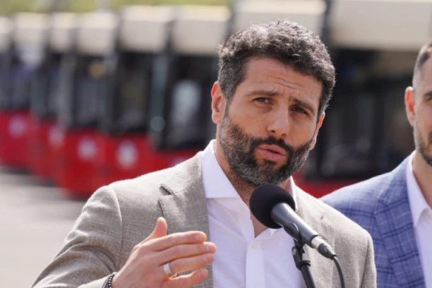 SVE ZAHVALJUJUĆI REFORMI JAVNOG PREVOZA! Gradonačelnik Šapić: Beograd prvi put u prilici da donira autobuse srpskim lokalnim samoupravama (FOTO)