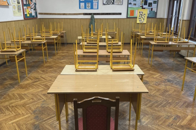 DRŽAO ČASOVE MATEMATIKE I FIZIKE DEVOJČICI, PA JE NAPASTVOVAO! Ivanjičanin osuđen na 7 meseci zatvora zbog nedozvoljenih polnih radnji nad maloletnicom!