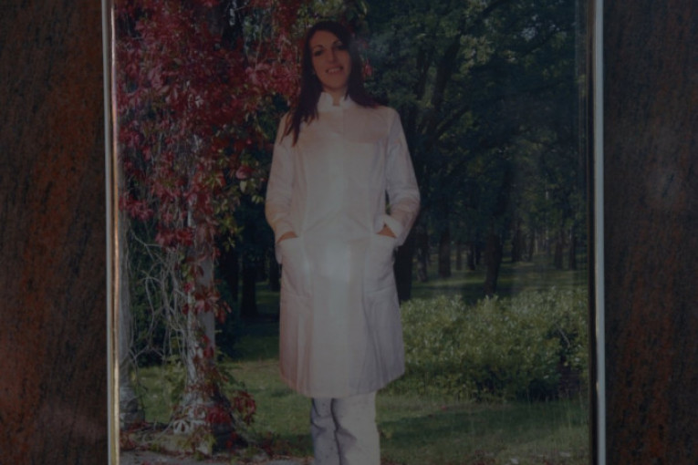 Grobna mesta ubijenih devojaka na Uskrs!