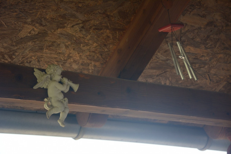 Grobna mesta ubijenih devojaka na Uskrs!