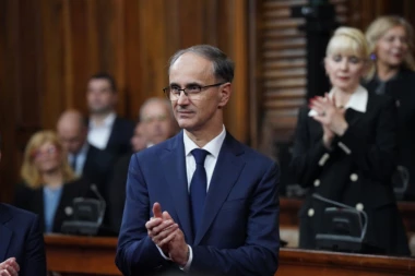 IZABRANA NOVA VLADA SRBIJE! Premijer Macut i ministri položili zakletvu! VUČIĆ PRISUSTVOVAO!