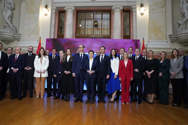 PREMIJER ĐURO MACUT ZAKAZAO PRVU SEDNICU NOVE VLADE! Evo i kad i gde će biti održana!