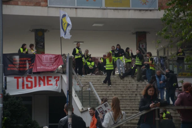 "ZAPOSLENI U RTS NAJUGROŽENIJI!" Oglasio se ministar Beriša:  Spreman sam na dijalog sa dekanima, makar i na livadi i stadionu!