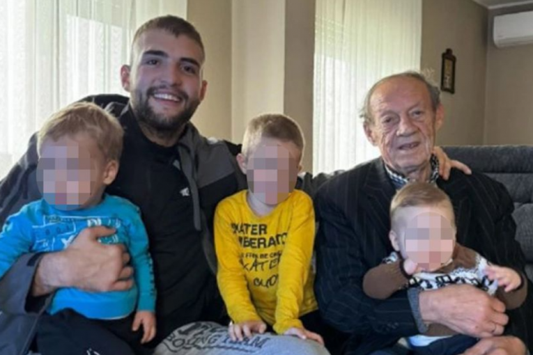 Veljko Ražnatović sa sinovima