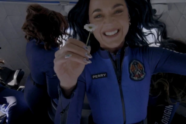 SKANDALČINA NAKON SVEMIRSKOG LETA OD 11 MINUTA: Pevačica na žestokom udaru! (VIDEO)