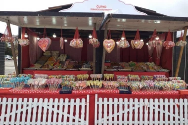 KRLE BOMBONDŽIJA OSVOJIO SRBIJU! Deca hrle na njegov štand, a svaki slatkiš ima svoju simboliku - EVO KOME SE DARUJE PAPUČICE, A KOME LICIDERSKO SRCE! (FOTO)