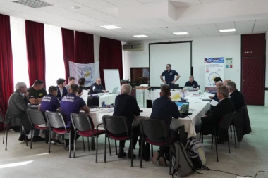 BEOGRAD CENTAR SVETA U NADVLAČENJU KONOPCA: Nesvakidašnji skup u našem glavnom gradu