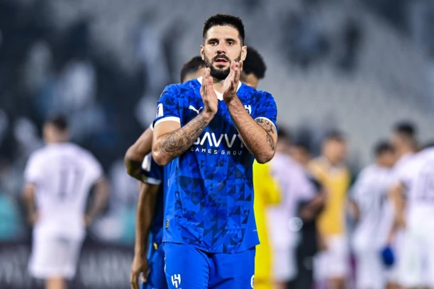 PREGOVORI SU POČELI! Mitrović blizu povratka u Evropu, bivši trener Mančester junajteda pokazao PRSTOM NA NJEGA!