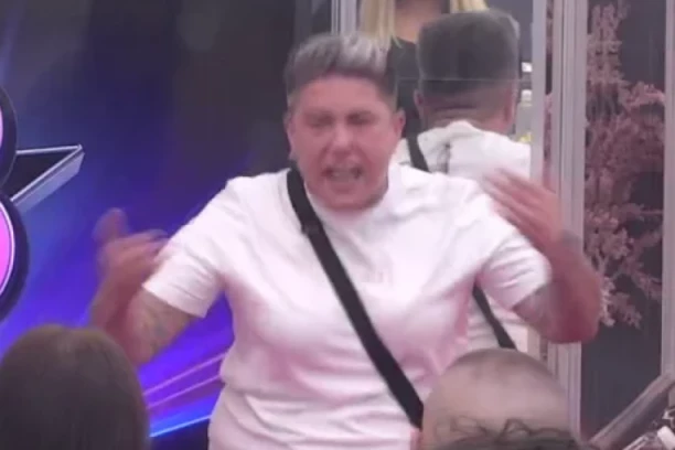 NAGLI PREKID PROGRAMA NA PINKU! Matora PUKLA usred emisije, izbio KARAMBOL - nekontrolisano se TRESLA, morali da reaguju! (VIDEO)