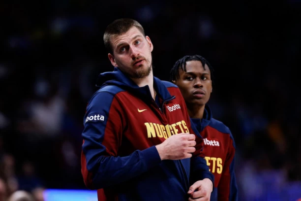 NE ZOVU GA ZA DŽABE DŽOKER! Nikola Jokić izgovorio neverovatnu stvar - svi su POPADALI sa stolica od smeha! (VIDEO)