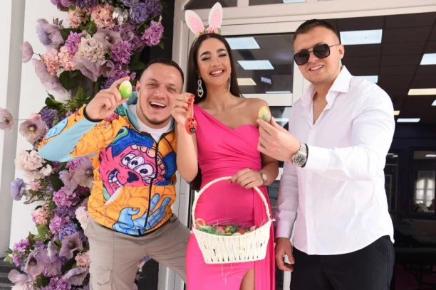 ZAKAZAN OKRŠAJ GASTOZA I KARIĆA! Anđelu dobija onaj koji pobedi u TUCANJU JAJIMA - o ovome bruje SVI (GALERIJA)