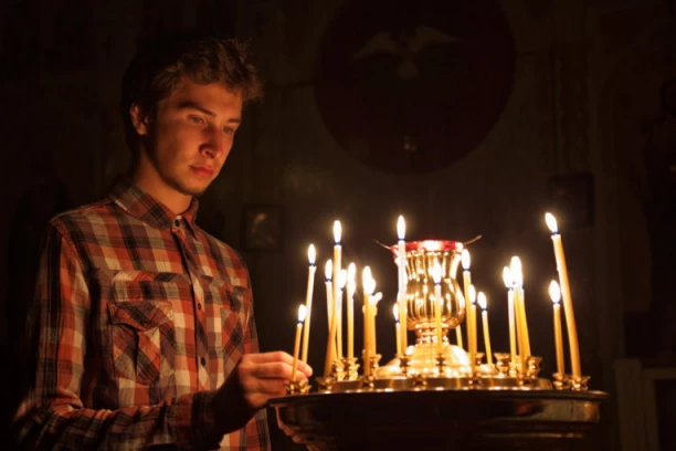 SNAŽNA MOLITVA ZA VELIKI PETAK: Reči sveca koje valja pročitati na ovaj veliki dan