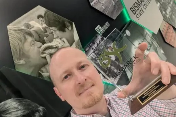 SRBIN NAJBOLJI MLADI PROFESOR NA AMERIČKOM UNIVERZITETU! Marko Davinić dobio prestižno priznanje u Severnoj Dakoti