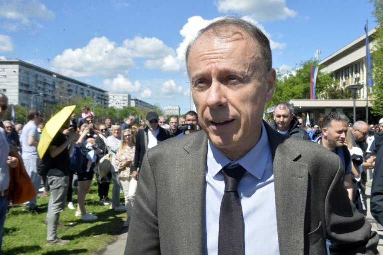 SAD JE SVE JASNO, PALE SU MASKE! Rektor Đokić prihvatio da bude na listi studenata na izborima!