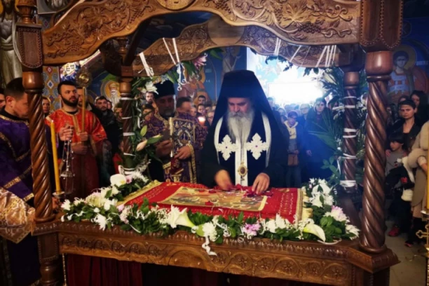 IZNOŠENJE PLAŠTANICE JE NAJTUŽNIJI TRENUTAK VELIKOG PETKA! Evo šta je ona, kako joj se poklanjamo i kakve veze ima sa našim željama!