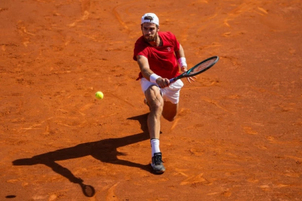 FRKA POSLE TENISKOG MEČA U BARSI: Prvo se pozdravili, pa se pokačili! (VIDEO)