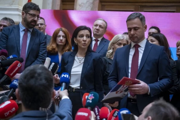 EGZODUS SRPSKE OPOZICIJE! Neće ih ni narod ni foteljaši - Marinika, Dragane, Miloše, da li je vreme za političku penziju?