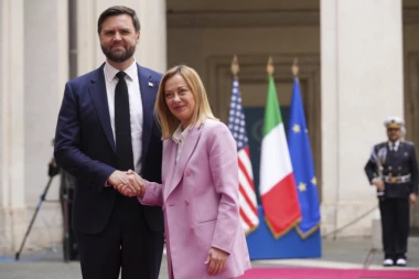 "IMAMO NEKE INTERESANTNE STVARI DA SAOPŠTIMO" Oglasio se Džej Di Vens uoči sastanka sa Đorđom Meloni