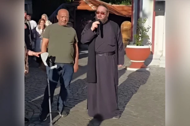 NEZAPAMĆENO ČUDO NA VELIKI PETAK U TUMANU! Čovek bacio štaku i prohodao! (VIDEO)