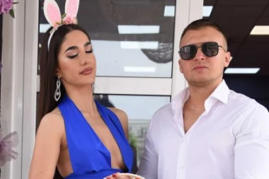 ANĐELA OBRUKANA U PINKOVOJ ZGRADI: Saznalo se šta je radila Stefanu Kariću! (FOTO)