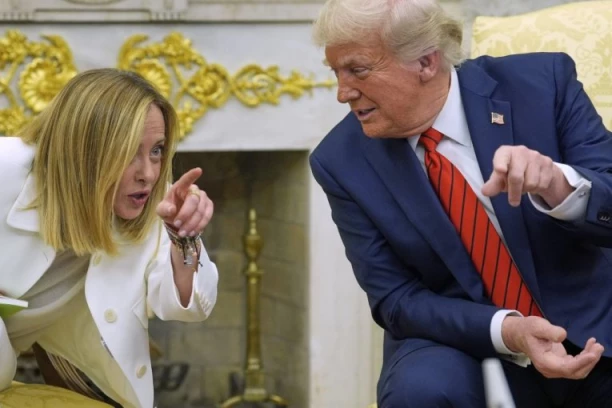 SKANDAL U OVALNOM KABINETU: Prevodilac Đorđe Meloni se potpuno pogubila, šefica je prekinula usred nemuštog prevoda (VIDEO)