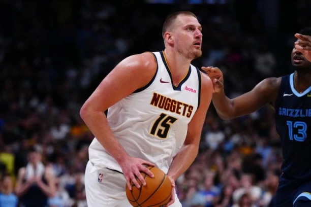 JOKIĆ NA KAKVOG NISMO NAVIKLI: Evo kako se Nikola obukao pred prvi meč protiv Bogdana! (FOTO)