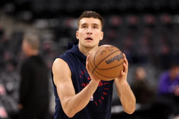 JOKIĆ U ODELU, BOGDAN SUŠTA SUPROTNOST: Bogdanović ušao u halu - žene popadale od prizora (FOTO)