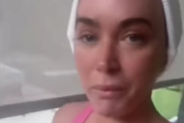 RIJALITI ZVEZDI SE POGORŠALO STANJE, podmukla bolest joj razorila telo: "UPLAŠENA SAM, NE ŽELIM OVO"