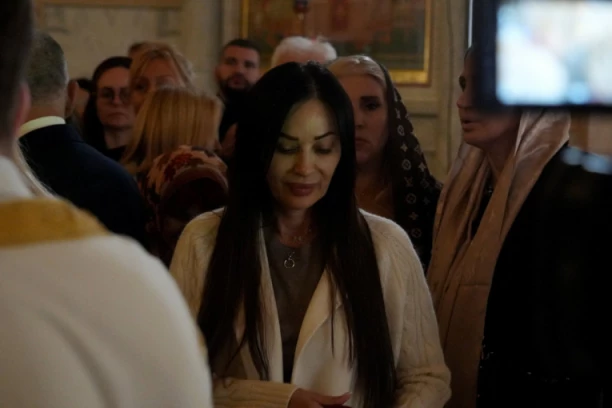 CECA DEHIDRIRALA, PA PROGOVORILA O LJUBAVI: Zbog posta nije popila ni kap vode!