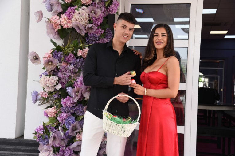 Uskršnje fotke Ene i Peje