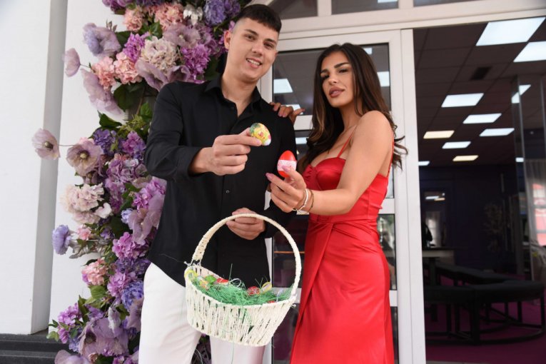 Uskršnje fotke Ene i Peje