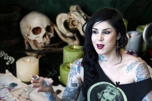 OD KRALJICE TAME DO PRAVOSLAVNE VERNICE: Rijaliti zvezda se bavila OKULTIZMOM, a sada se KRSTILA i prešla u veru Srba! (VIDEO)