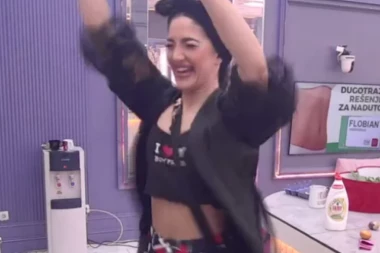 ANĐELA POLUPALA GASTOZOVA JAJA: Njen osmeh nikad veći, ponosna na svoj TROSTRUKI TRIJUMF!