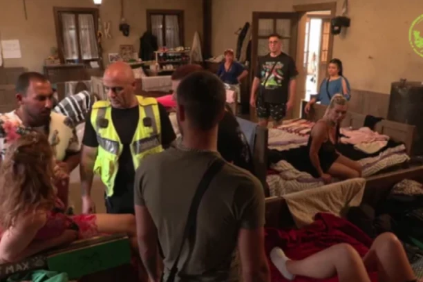 KARAMBOL NA USKRS: Farmeri na korak od fizičkog kontakta - obezbeđenje napravilo ŽIVI ZID!