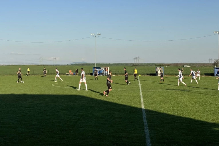 SIGURNIM KORACIMA DO NOVA TRI BODA: Kameni čuva drugo mesto na tabeli!