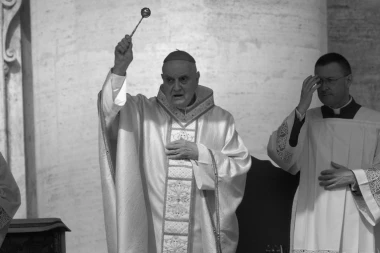 VOZIO SE GRADSKIM PREVOZOM, SAM SEBI SPREMAO OBROKE, A EVO I GDE JE PRIMAO GOSTE! Papa Franja je bio poznat po svojoj skromnosti!