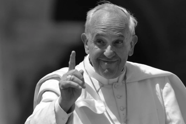 TAJNA LJUBAV PAPE FRANJE ISPLIVALA NA VIDELO: Ključni kardinal otkrio informaciju skrivanu godinama!