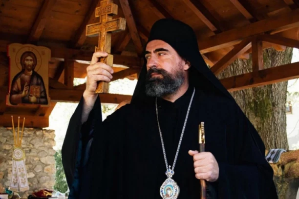 POLICIJA, BAGERI I MASOVNO HAPŠENJE U BERANAMA U NOĆI HRAMOVNE SLAVE: Reakcija vladike Metodija povodom tužbi nikoga neće ostaviti ravnodušnim