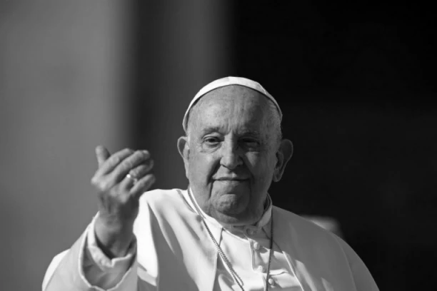 I PAPA FRANJA JE BIO ZALJUBLJEN, SVE OTKRIO U AUTOBIOGRAFIJI: Jedna TRAGEDIJA je zauvek promenila njegov život!