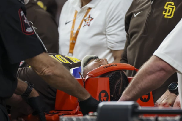 ZASTRAŠUJUĆE: Dva igrača se sudarila, jedan ostao nepomično da leži (VIDEO)