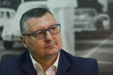 ALBIJANIĆ VOZIO 173KM/H KOD VALJEVA! Kada su ga zaustavili zbog DIVLJAČKE VOŽNJE, imao je obraza da se pozove na POSLANIČKI IMUNITET