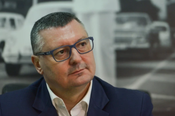 ALBIJANIĆ VOZIO 173KM/H KOD VALJEVA! Kada su ga zaustavili zbog DIVLJAČKE VOŽNJE, imao je obraza da se pozove na POSLANIČKI IMUNITET