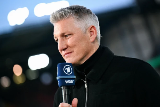 DOK JE ANA SAMA I KAČI FOTKE ZA USKRS, EVO GDE JE I ŠTA RADI BASTIJAN: Nemac otkrio svoju tajnu lokaciju! (FOTO)