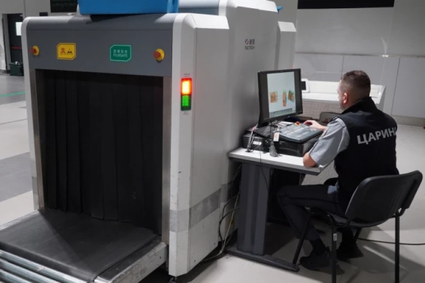 VELIKA ZAPLENA NA BEOGRADSKOM AERODROMU! Putnici u prtljagu skrivali pravo blago! (FOTO)