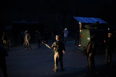 NAPADAČI OTVORILI VATRU NA GRUPU TURISTA: Poginule najmanje 24 osoba u POPULARNOM LETOVALIŠTU (UZNEMIRUJUĆI SNIMCI)