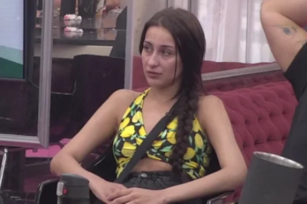 MATORA UDARA GDE NAJVIŠE BOLI: Potkačila Stefani za intimu, pa joj Munjez ŽESTOKO UZVRATIO - Tresu se zidovi BELE KUĆE! (GALERIJA)