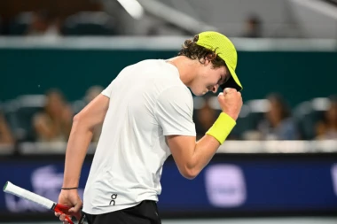 TENISKA ZVEZDA PREDVIĐA KRAJ NOVAKU! "Voleo bih da igram sa Đokovićem jer neće biti puno prilike za to..."