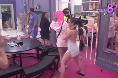 OBEZBEĐENJE ODVUKLO PODIVLJALOG TERZU, UČESNICA ZAPOMAGALA NA SAV GLAS: Nikad brutalniji okršaj tokom žurke!